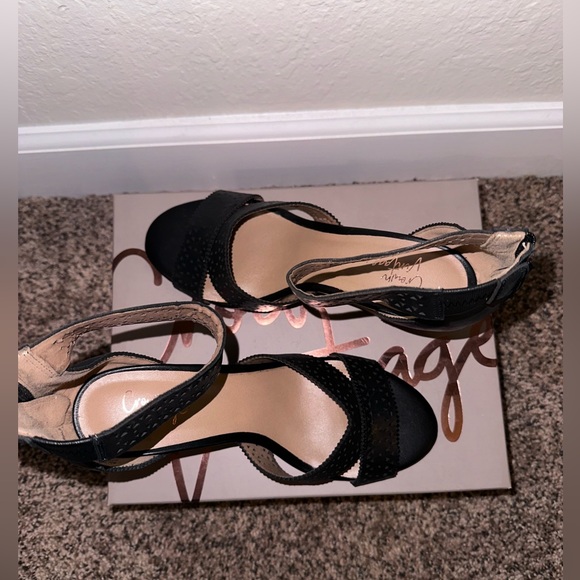 Crown Vintage Wedges - Picture 6 of 6